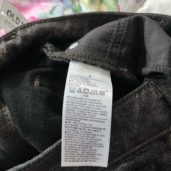 Old Navy Women’s Black High-Waisted Shine Jeans - Picture 5 of 9